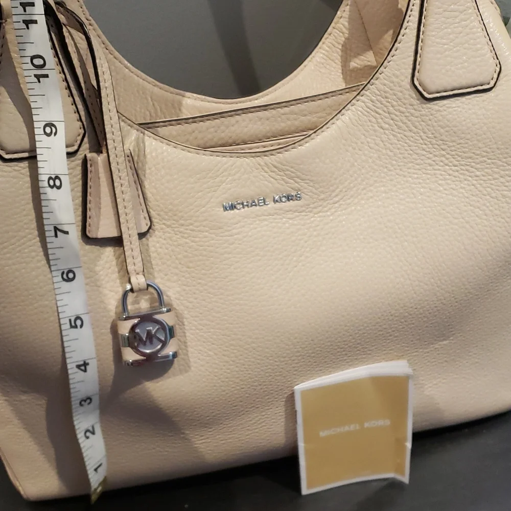 ❣️💫MARK DOWN 💫❣️Michael Kors cream Bag - Picture 10 of 13